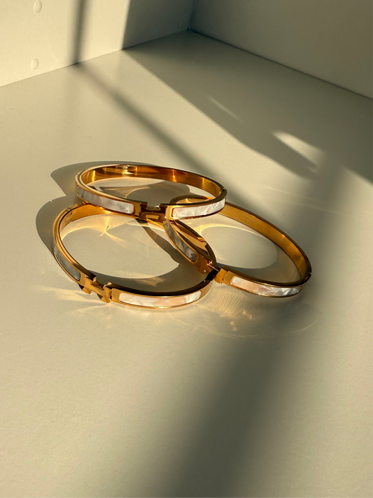 1 Gold Pearl H Bangle