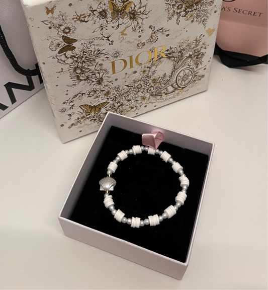 White Shelltastic Bracelet